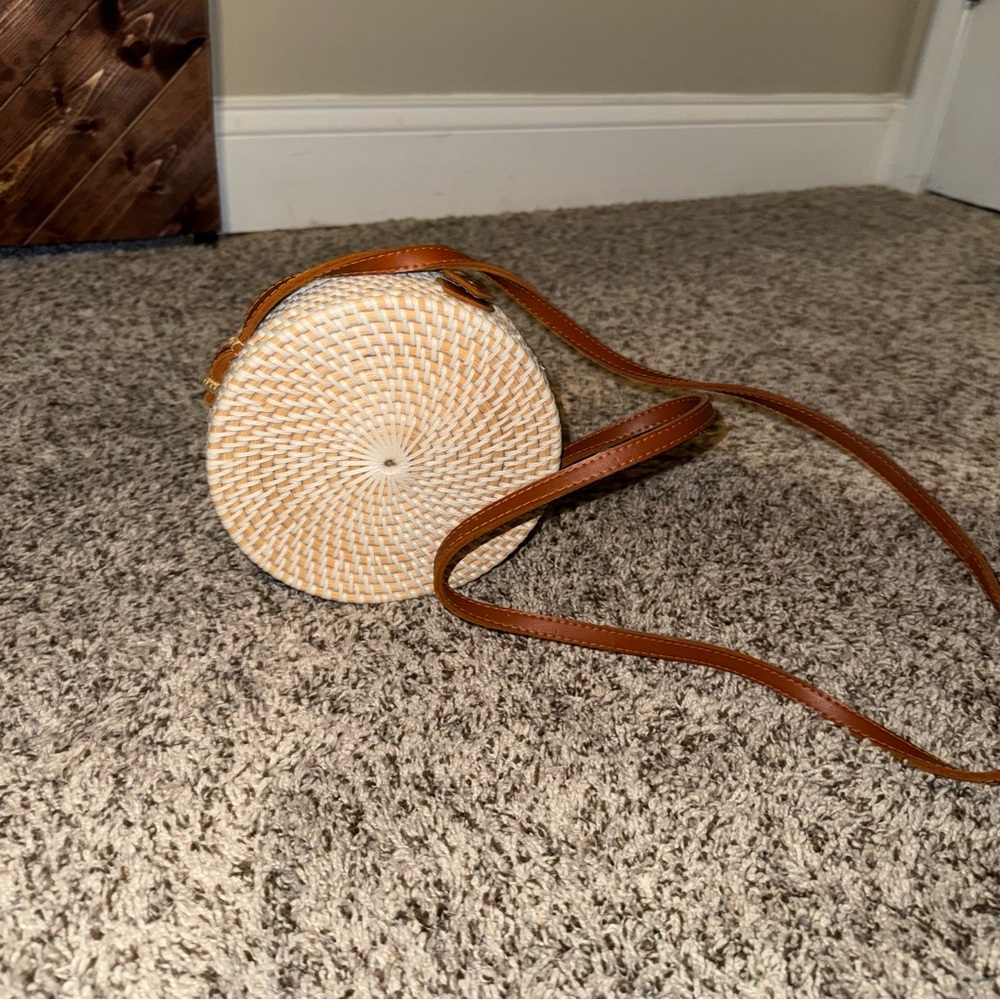 Elegant Woven Beige Crossbody Bag